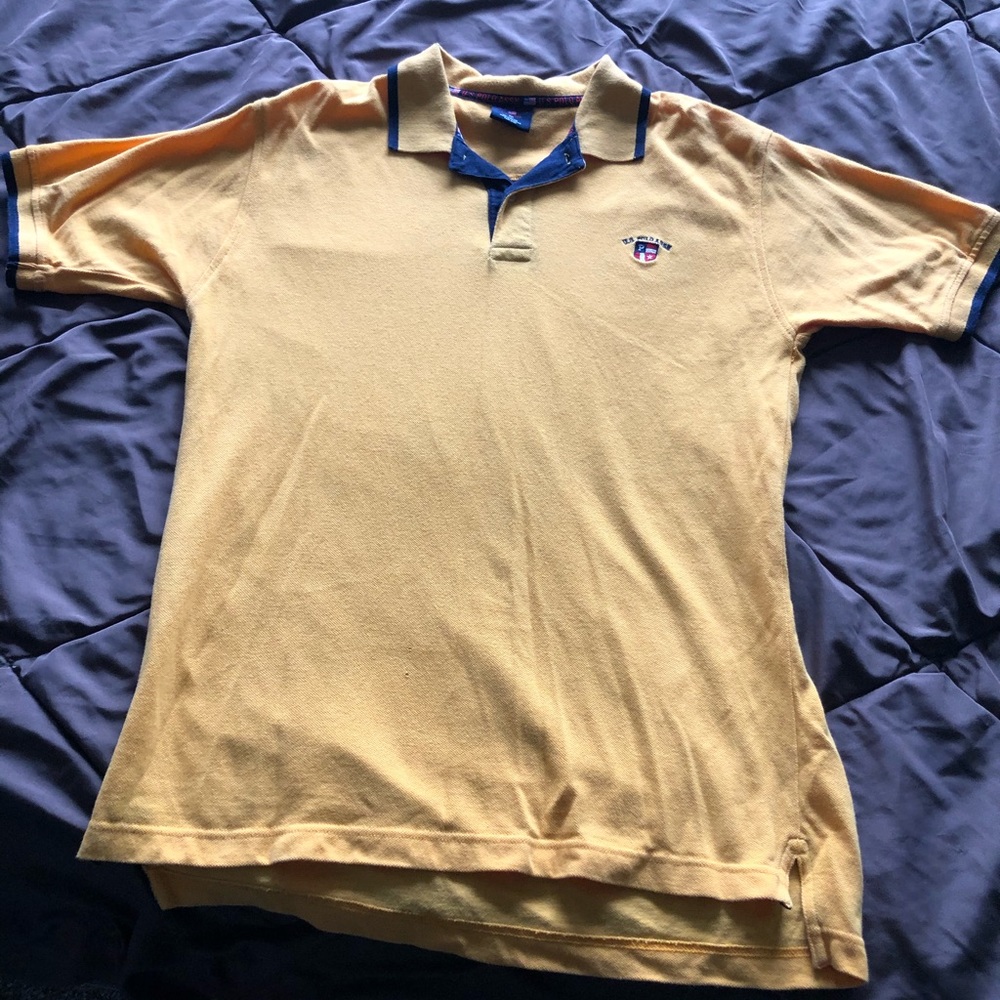 Men’s polo shirt size medium